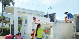 The Department of Health advises the public not to bring small children to cemeteries to keep them from getting injuries and catching diseases from overcrowding. Photo shows family members, including children, cleaning and painting the tombs of their departed loved ones at the Jaro Catholic Cemetery in Jaro, Iloilo City. AJ PALCULLO/PN
