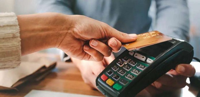 credit_card_issuers.JPG_resized The Credit Card Association of the Philippines expects more Filipinos to keep using their credit cards, even as the prices of goods rise. JACOBLUND/iSTOCK PHOTO