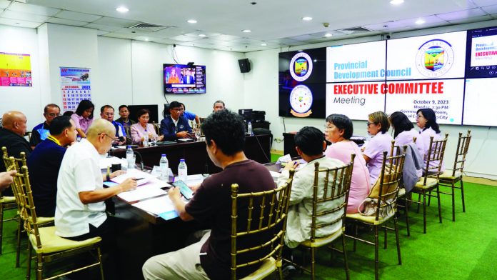 development_council_resized The Provincial Development Council of Iloilo has issued two resolutions calling for the expansion of the Iloilo Airport. BALITA HALIN SA KAPITOLYO