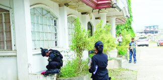 Personnel of the Explosives and Ordnance Division scour the site for pieces of grenade shrapnel. The two suspects in the explosion in Dingle, Iloilo on Monday were from the Philippine Army’s Forward Support Supply Unit, the Iloilo Police Provincial Office confirmed. AJ PALCULLO/PN