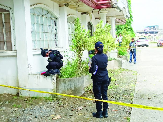 dingle_explosion_resized Personnel of the Explosives and Ordnance Division scour the site for pieces of grenade shrapnel. The two suspects in the explosion in Dingle, Iloilo on Monday were from the Philippine Army’s Forward Support Supply Unit, the Iloilo Police Provincial Office confirmed. AJ PALCULLO/PN