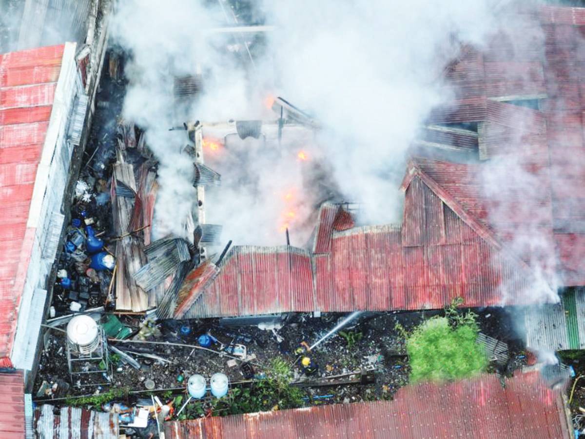 Fire Engulfs Warehouse 7 Houses