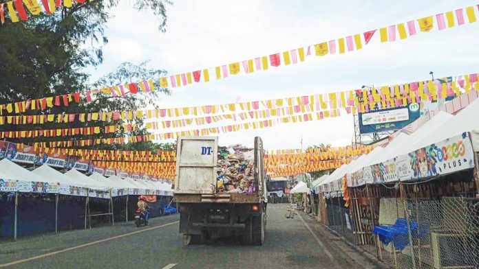 garbage_masskara_resized The Bacolod City Government is deploying additional trucks to ensure swift garbage collection. XFM BACOLOD FACEBOOK PHOTO
