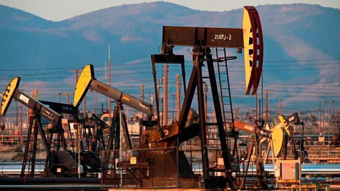 Global fuel prices surged following Hamas’ attack on Israel over the weekend. Photo shows the South Belridge Oil Field in Kern County, California, USA. ROBYN BECK | AFP | GETTY IMAGES