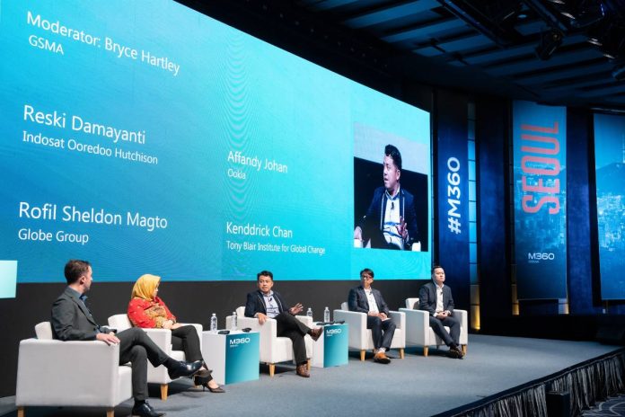 globe-1 L-R: Bryce Hartley of GSMA, Reski Damayanti of Indosat Ooredoo Hutchison, Rofil Sheldon Magto of the Globe Group, Affandy Johan of Ookla and Kenddrick Chan of Tony Blair Institute of Global Change