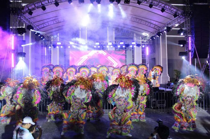 masskara_countdown_resized MassKara dancers in colorful festival costumes perform during the grand countdown, or “salubong,” on Friday, Oct. 6, at the Bacolod City Government Center grounds. BACOLOD CITY TOURISM OFFICE