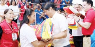 President Ferdinand "Bongbong" Marcos Jr. leads the distribution premium rice to Pantawid Pamilyang Pilipino Program beneficiaries Siargao Island, Surigao del Norte on Sept. 29, as part of the governmen efforts to provide sufficient food to every Filipino. PNA photo by Alfred Frias