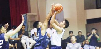 Rain or Shine Elasto Painters’ Rey Nambatac attempts to score against the defense of Meralco Bolts’ Diego Dario. PBA PHOTO