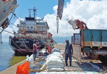 India allows rice shipment to PH Laborers unload rice bags from a supply truck at India's main rice port at Kakinada Anchorage in Andhra Pradesh. India would be supplying 295,000 tonnes of non-basmati white rice to the Philippines. REUTERS/RAJENDRA JADHAV PHOTO
