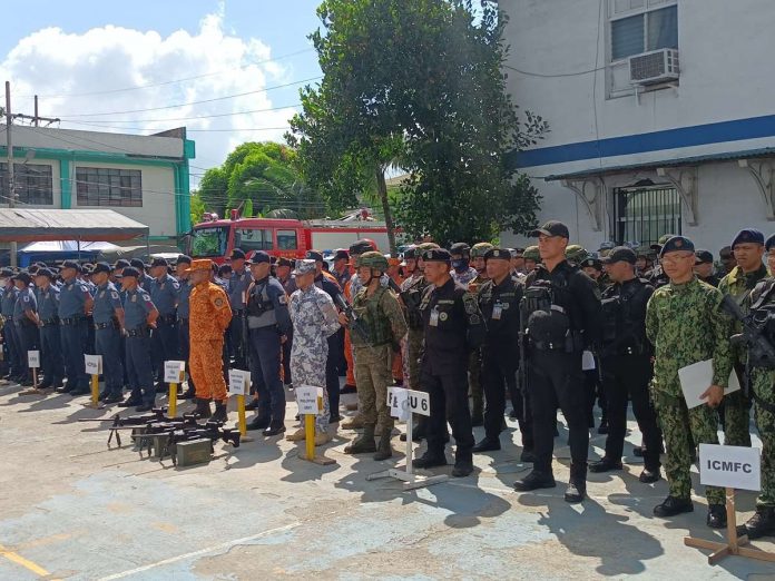sendoff_pic_resized A total of 282 Iloilo City Police Office personnel will be deployed in different polling centers in the city to secure Monday’s barangay and Sangguniang Kabataan elections. AJ PALCULLO/PN