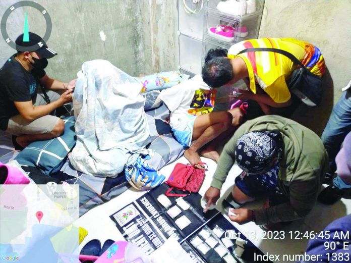 shabu_resized Personnel of the City Drug Enforcement Unit and Iloilo City Police Station 1 arrested two drug suspects in Barangay Rizal Pala-Pala I, City Proper on Oct. 13. They yielded P1,156,000 worth of shabu. PHOTO COURTESY PF PRO-6