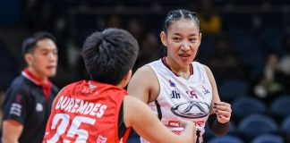 Chery Tiggo Crossovers’ Princess Robles converses with fellow Ilongga teammate Buding Duremdes during their game against Farm Fresh Foxies. PVL PHOTO