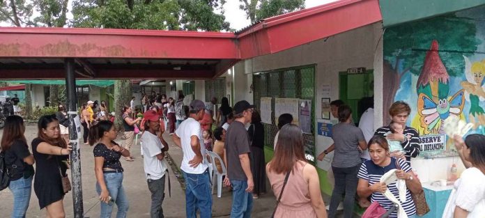 voters_resized The Commission on Elections (Comelec) yesterday received reports of alleged vote-buying from various parts Negros Occidental. In the photo, voters wait in line outside a polling precinct at Apolinario Mabini Elementary School in the capital city of Bacolod. DGBAÑAGA/WATCHMEN DAILY JOURNAL
