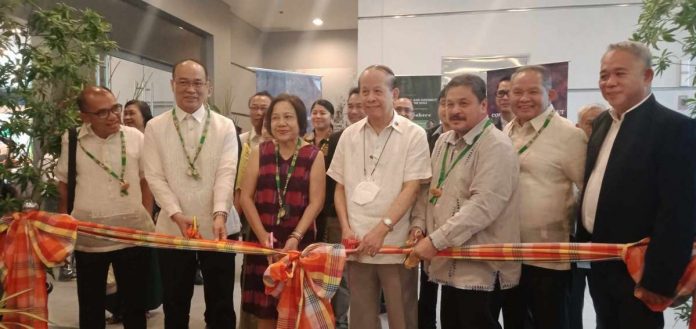 Sen. Cynthia Villar; Department of Agriculture Senior Undersecretary Domingo Panganiban; POPA Agriculture Cooperative chairman Dr. Louie Tirador; former DA-6 regional executive director Larry Nacionales; and Iloilo Cacao Council president Buen Mondejar lead the ribbon cutting for the three-day Coffee, Cocoa, and Coconut National Congress.