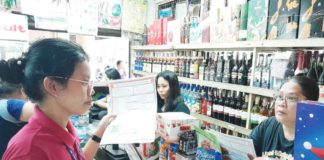 The Department of Trade and Industry Region 6 advises consumers to take advantage of promos or product bundles on noche buena items to save money. AJ PALCULLO/PN