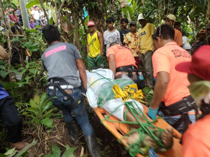 A 75-year-old cockpit arena worker was found with multiple gunshot wounds in a ravine in Lambunao, Iloilo yesterday morning, Nov. 9. AJ PALCULLO/PN