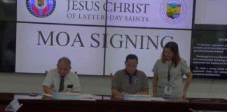 Gov. Arthur Defensor Jr. and the officials of the Latter-Day Saint Charities Philippines, Inc. sign anew a memorandum of agreement for the provision of wheelchairs and assistive devices to persons with disabilities and senior citizens in Iloilo province. BALITA HALIN SA KAPITOLYO PHOTO
