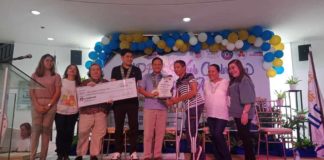 Leganes won first runner-up in this year’s Search for Most Persons with Disability-Friendly and Inclusive Municipalities in Iloilo province. Photo shows the town’s representatives receiving the P30,000 cash prize and plaque of recognition from Gov. Arthur Defensor Jr. and Provincial Social Welfare and Development Office officials. PN FILE PHOTO