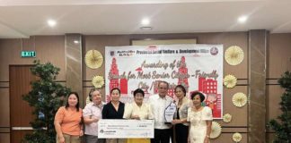 Provincial Administrator Dr. Raul Banias and Provincial Social Welfare and Development Office head Sarah M. Barayuga award the plaque of recognition and P50,000 cash prize to the municipality of Pototan as the Most Senior Citizen-Friendly Municipality in the province of Iloilo. PHOTO COURTESY OF DR. RAUL BANIAS