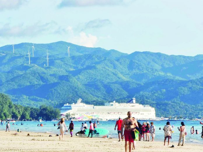 Boracay Island on Nov. 3 welcomed the MV Norwegian Jewel Cruise Ship. International arrivals ballooned as of October this year and are expected to rise in the coming holidays. PN PHOTO