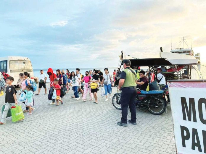 The Iloilo Police Provincial Office says port security must be strengthened to stop the entry of illegal drugs into the province. Photo shows passengers of a roll-on/roll-off vessel from Bacolod City arriving at seaport in Barangay Sapao, Dumangas, Iloilo. PHILIPPINE DRUG ENFORCEMENT AGENCY 6 PHOTO