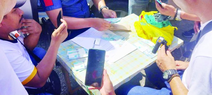 fake-money-Capiz_resized Authorities recovered P669,000 in counterfeit money in an abandoned car at the Teodoro Arcenas Trade Center in Roxas City, Capiz on Oct. 28. The Roxas Component City Police Station warns the public about the circulation of fake currency. 107.3 BRIGADA ROXAS CAPIZ