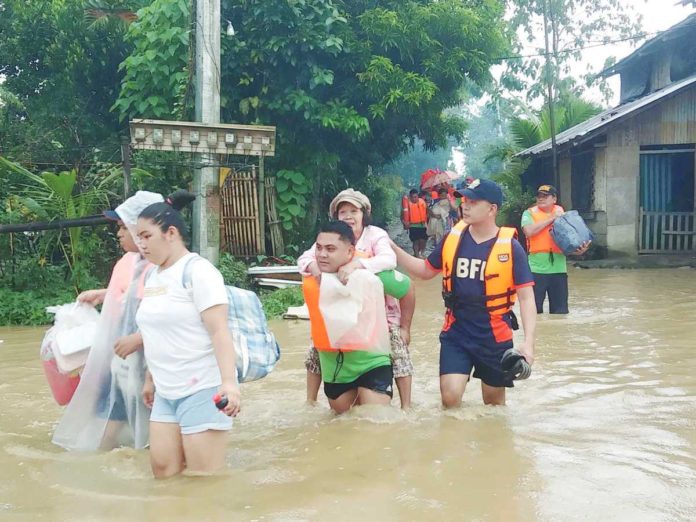 flood_pic_resized Authorities conducted evacuation in Sitio Mait, Barangay Sto. Angel, Dumalag, Capiz on Monday, Nov. 20, due to rising floodwaters amid heavy rains. MDRRMO DUMALAG, CAPIZ FB PHOTO