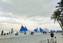 PH breaches target, records over 4.82-M foreign arrivals The 4.82 million foreign visitor arrivals as of Nov. 28, 2023 have brought P404 billion to the Philippine economy, according to the Department of Tourism. Photo shows local and foreign tourists enjoying Boracay Island. PN PHOTO