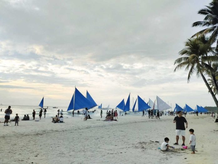 foreign_arrivals_resized The 4.82 million foreign visitor arrivals as of Nov. 28, 2023 have brought P404 billion to the Philippine economy, according to the Department of Tourism. Photo shows local and foreign tourists enjoying Boracay Island. PN PHOTO