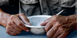 The overall hunger rate declined among persons who rated themselves as poor, dropping from 10.8 percent in June 2023 to 7.7 percent in September 2023, according to the Social Weather Stations. STOCK IMAGE FROM INQUIRER