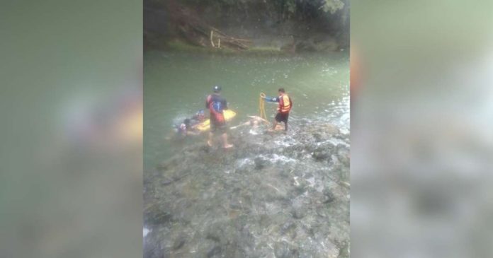 Rescuers retrieve on Friday morning, Nov. 10, the body of a man who was swept away by strong river waters in Jamindan, Capiz. GARRY SONIO DELA CRUZ FB PHOTO