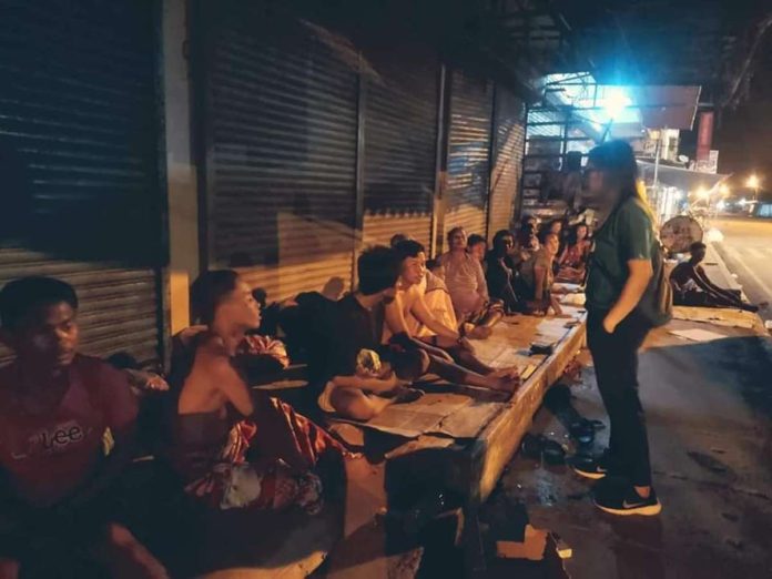 Mendicant badjaos in Kabankalan City, Negros Occidental were rounded up and sent home to Zamboanga City. ATS RAMOS VIA 99.7 BRIGADA KABANKALAN
