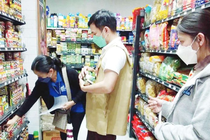 noche_buena_price_guide_resized The Department of Trade and Industry gets support from the Federation of Filipino-Chinese Chambers of Commerce and Industry Inc. to hold off on noche buena price hikes this year. PHOTO COURTESY OF PHILIPPINE INFORMATION AGENCY
