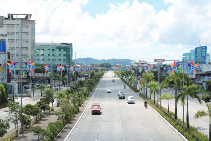 rainbow_parols_resized The rainbow Christmas parols are now adorning the streetlight posts on Iloilo City’s primary roads and ready for the official lighting ceremony on Friday, Nov. 17. AJ MARCELO PALCULLO /PN
