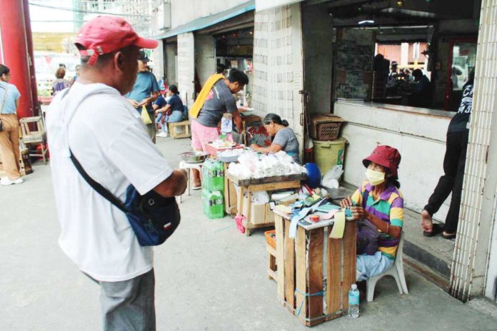 The Iloilo City Government allowed vendors to occupy designated sidewalk areas from Dec. 10 to 31, 2023. Photo shows several sidewalk vendors along J.M. Basa Street in City Proper district. AJ PALCULLO/PN