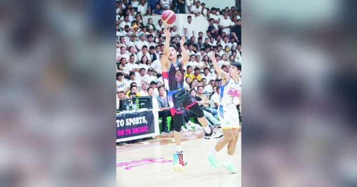 sports pampanga_superimposed Archie Concepcion waxed hot in the fourth quarter to lead Pampanga Giant Lanterns to a Game 2 win over Bacoor City Strikers. MPBL PHOTO