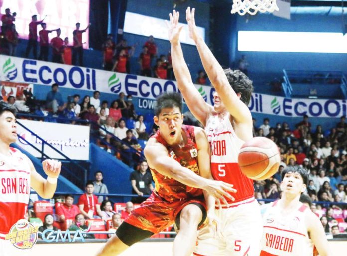 sports_hernandez_resized Mapua University Cardinals’ Paolo Hernandez dishes a pass after being trapped by the defense of a San Beda University Red Lions player. PHOTO COURTESY OF NCAA/GMA SPORTS
