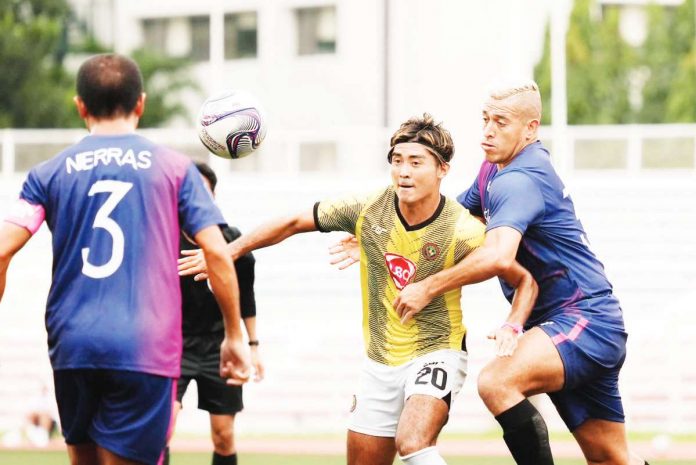 sports_kaya_resized Kaya Futbol Club-Iloilo’s Daizo Horikoshi was held by a Stallion-Laguna FC player. PHOTO COURTESY OF KAYA-ILOILO