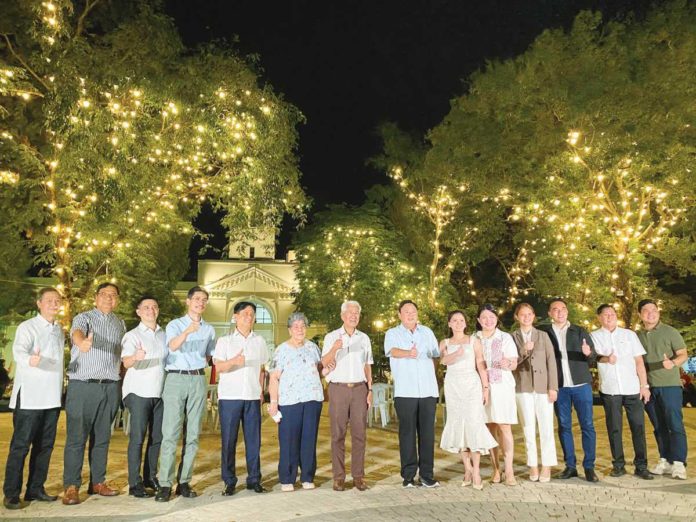 sunburst-sparkle Amid dazzling Christmas lights at Iloilo City’s Sunburst Park, the following men and women of consequence gather to welcome the holiday season (from left): Mr. Enrico Jacomille, Board of Director, Bombo Radyo Philippines; Mr. Dante Javellana, Board of Director, Queenbank; Councilor Rudolph Ganzon; Mr. Rogelio C. Florete Jr., President and Chief Executive Officer of Flo Water Resources Iloilo, Inc. and Florete Land, Inc.; Vice Mayor Jeffrey Ganzon; Mrs. Imelda C. Florete, President of R. Florete Pawnshop & Jewelry; Dr. Rogelio M. Florete, Chairman of the Florete Group of Companies; Mayor Jerry Treñas; Cong. Julienne Baronda; Ms. Raisa Treñas; Sangguniang Kabataan Federation President Jelma Crystel Implica; Councilor Sedfrey Cabaluna; Councilor Uriminico Baronda Jr.; and Councilor Miguel Treñas.