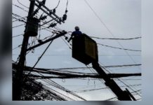 Reduced transmission charges expected by Q2 2024 – ERC Electric consumers can expect a reduction of transmission charges on second quarter of 2024. Photo shows a lineman working on electrical posts at a street in Mandaluyong. GEORGE CALVELO, ABS-CBN NEWS/FILE PHOTO