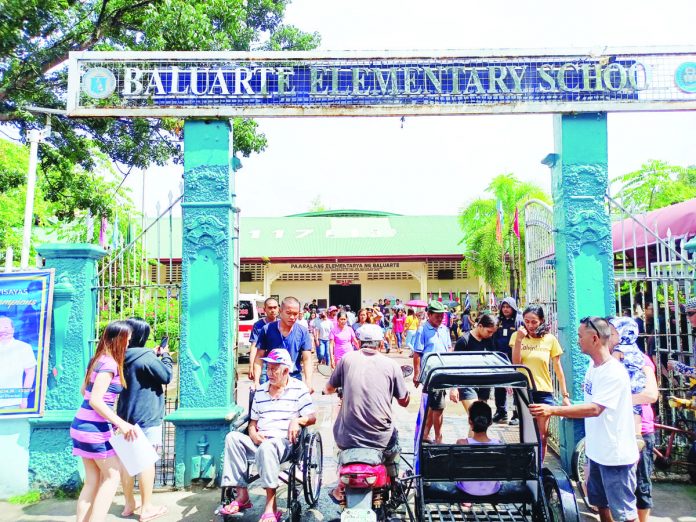 voters_pic_resized Voters troop to Baluarte Elementary School in Molo, Iloilo City for the barangay and Sangguniang Kabataan elections on Monday, Oct. 30. The Iloilo City Police Office says some winners in the elections have ties to illegal drugs, thus they anticipate a surge in illegal drug activities in the city. AJ PALCULLO/PN