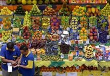Global prices of food dropped in October this year, according to the United Nation’s Food and Agriculture Organization. The slight decline is attributed to lower price indices for sugar, cereals, vegetable oils, and meat. ANADOLU PHOTO