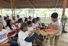 Bong Go aids displaced workers in Pontevedra and Bago City, Negros Occidental