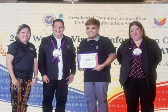 Information Officer Ace Balboa (third from left) received the certificate of recognition on behalf of the Public Affairs and Information Office of Bago City in Negros Occidental during the recent Western Visayas Information Officers' Yearend Conference and Awards. THE CITYBRIDGE (BAGO CITY NEWSLETTER)/FACEBOOK