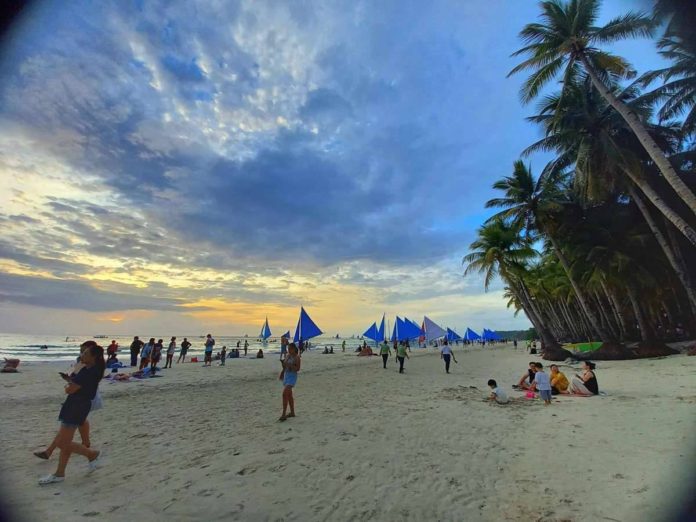 Boracay_resized Boracay Island in Aklan exceeded the target of 1.8 million tourist arrivals for this year. PEARL SOCIAS/PN