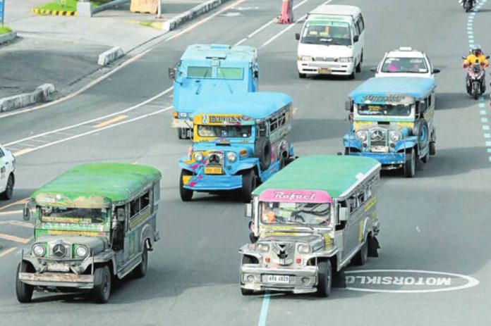 Jeepneys ferry passengers along Commonwealth Avenue in Quezon City on Aug. 22. INQUIRER FILE PHOTO/GRIG C. MONTEGRANDE