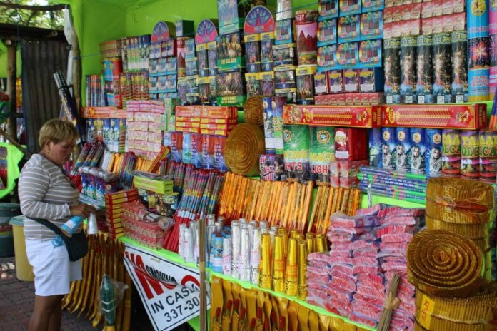 PS_marks.JPG_resized The Department of Trade and Industry advised consumers to check the firecrackers’ PS mark, which should show a globe in its logo, and a license number before buying. AJ PALCULLO/PN