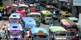 Non-consolidated public utility jeepneys will still be allowed to operate until Jan. 31, 2024. PHILIPPINE DAILY INQUIRER FILE PHOTO/RICHARD A. REYES