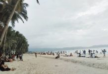 PH sets near pre-pandemic 7.7M arrival target for 2024 Of the 5,069,752 international visitors in the Philippines since January this year, 4,658,123 or 91.88 percent were foreign tourists, while the remaining 411,629 or 8.12 percent were overseas Filipinos. Photo shows local and foreign tourists enjoying Boracay Island in Malay, Aklan. PN PHOTO