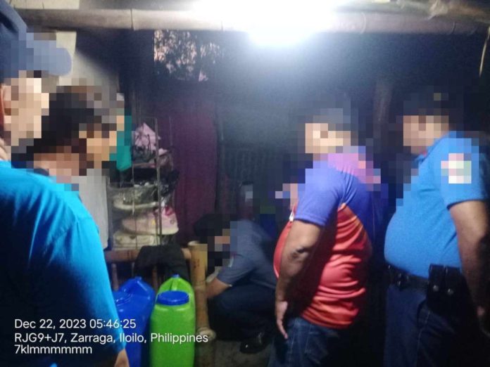 drugs_(1)_resized Elements of Zarraga Municipal Police Station found 29 sachets of suspected shabu worth P442,000 during the implementation of a search warrant in Barangay Poblacion Ilaud, Zarraga, Iloilo on Dec. 22. PRO-6 PHOTO